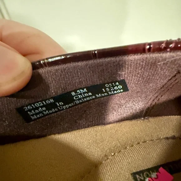 Clarks Burgundy Croc-Embossed Loafers 8.5 - Picture 6 of 6